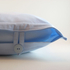 Personalisiertes Kissen (hellblau) mit integriertem Schmusetuch